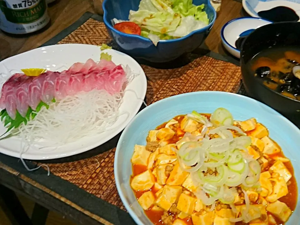 イサキの刺身&しじみの味噌汁&麻婆豆腐&レタスサラダ|まぐろさん