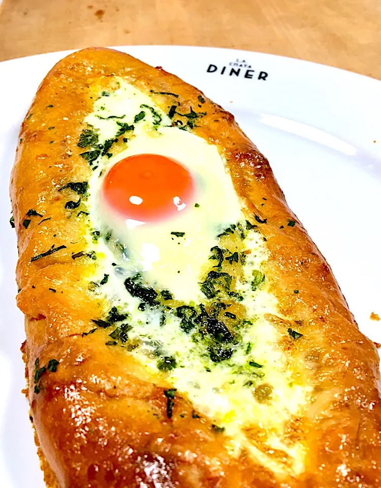 Khachapuri  (Georgian Cheese Flatbread)|gonbenさん