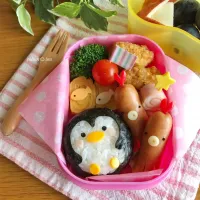 Snapdishの料理写真:ペンギンさんおにぎり弁当|こっとんとんさん