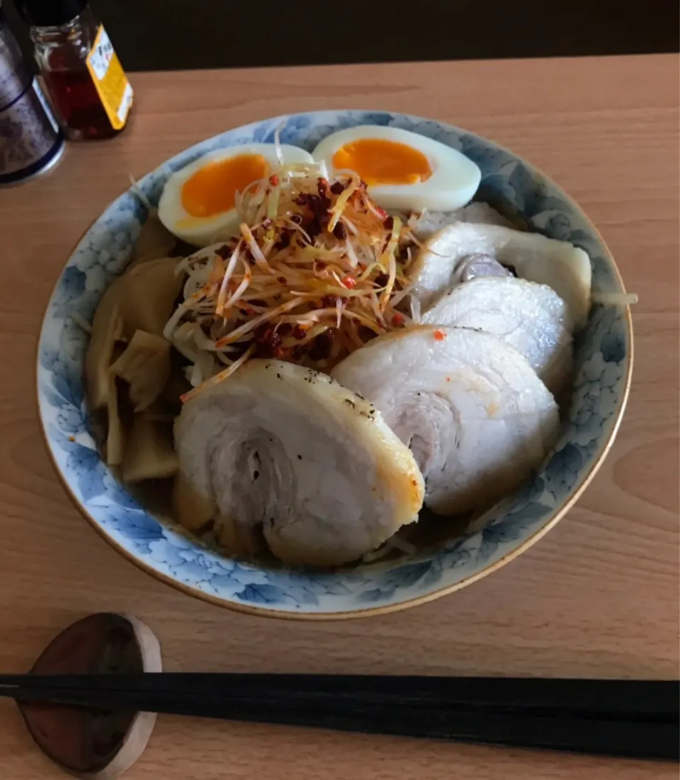 Snapdishの料理写真:マダム とんちんさんの料理  ネギチャーシュー
簡単なのに本格チャーシューをさらに簡単にしたのはプレミアムだれ♪( ´▽｀)|とんちんさん