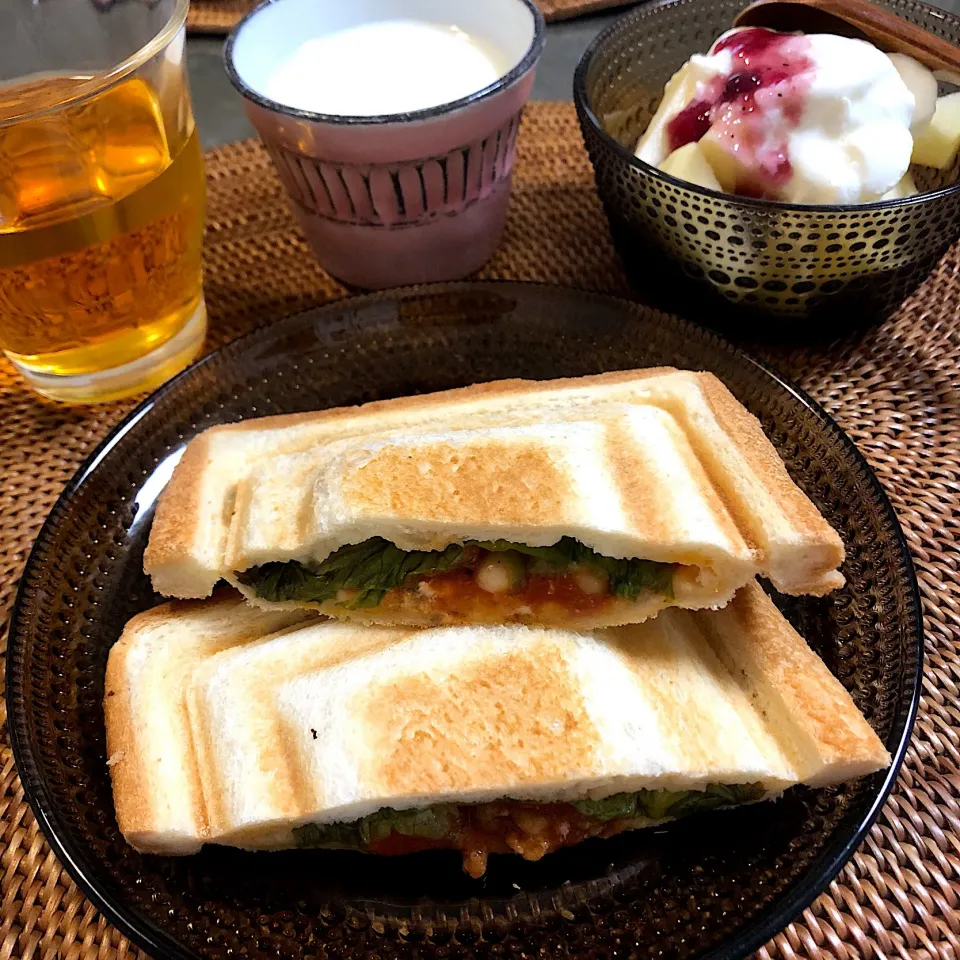 チリコンカンホットサンドで朝ごぱん(ﾟ∀ﾟ) #朝ごぱん  #チリコンカン #ホットサンド|nao子さん