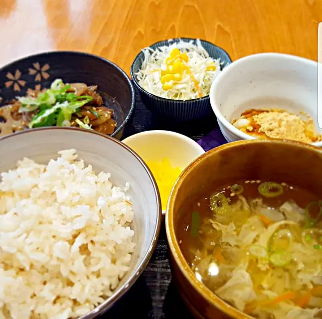 昼飯で

アグー豚とレンコンの生姜炒め　　　　と麦ごはん|miyagushikuさん