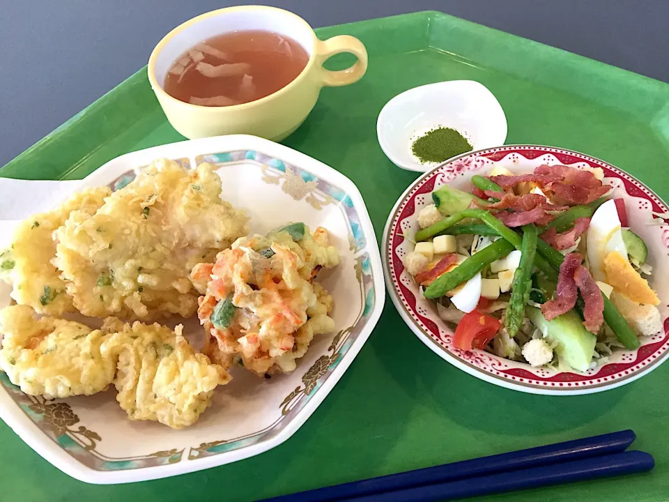 白身魚の香味揚げ、コンビネーションサラダ、ベーコンと大根のスープ|Tadahiko Watanabeさん