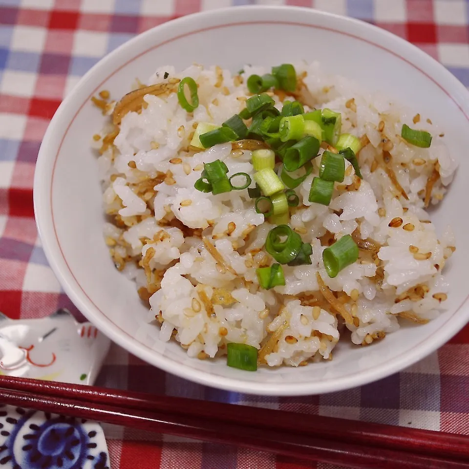 【飯研】糸寒天を入れて炊いたご飯にシラスとゴマのまぜご飯|cocco+さん