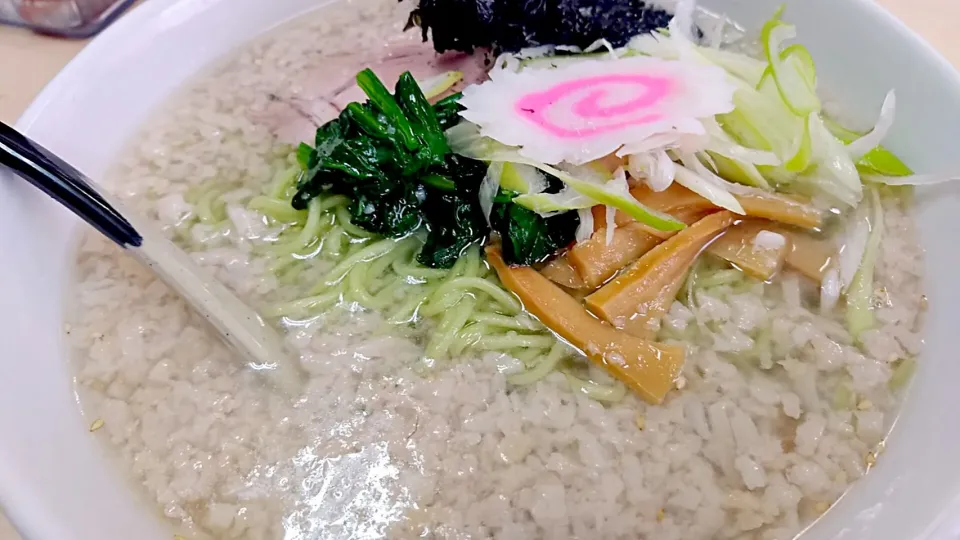 Snapdishの料理写真:「らあめん天山」背脂塩ラーメン🍥|matooさん