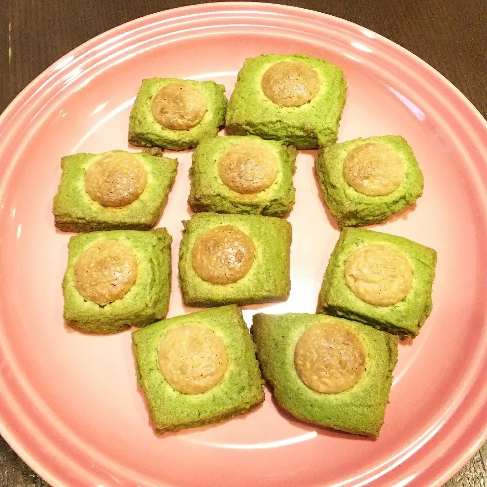 Snapdishの料理写真:かおチャンの抹茶とホワイトチョコのクッキー🍪|Rieさん