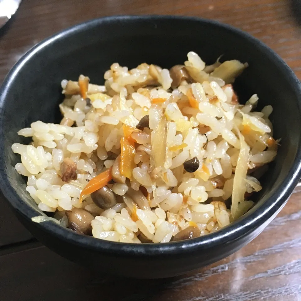 からビーさんのサバ味噌煮缶使いの中華風炊き込みご飯|TOMOさん