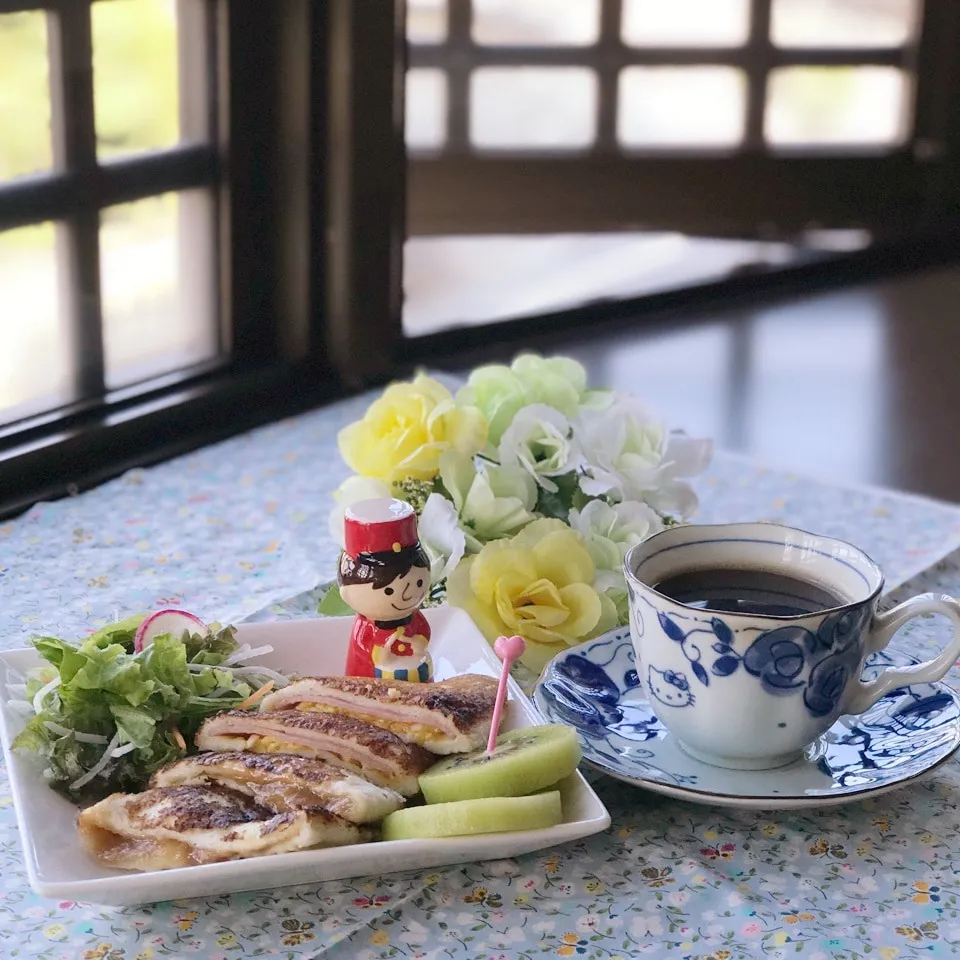 ランチパックのフレンチトースト朝食|ビーグルさん