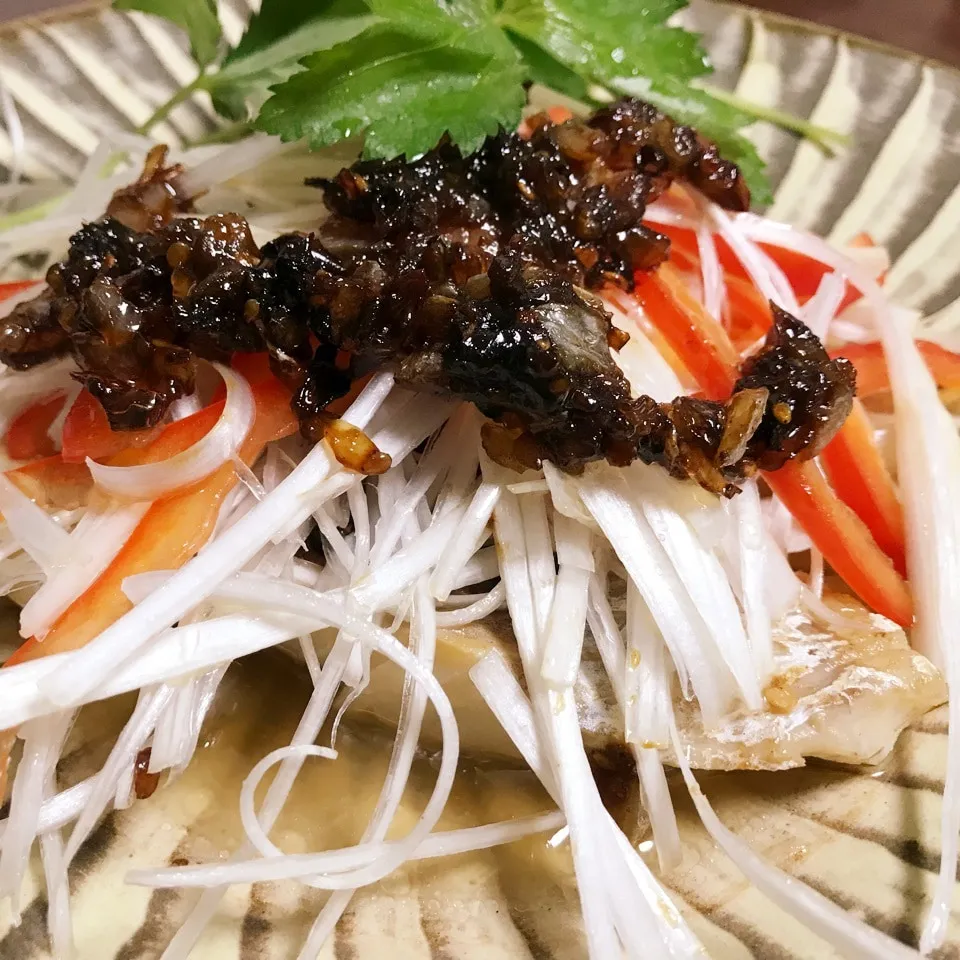 料理番組真似っこ☆白身魚の酒蒸し豆豉ラー油がけ|ビーグルさん