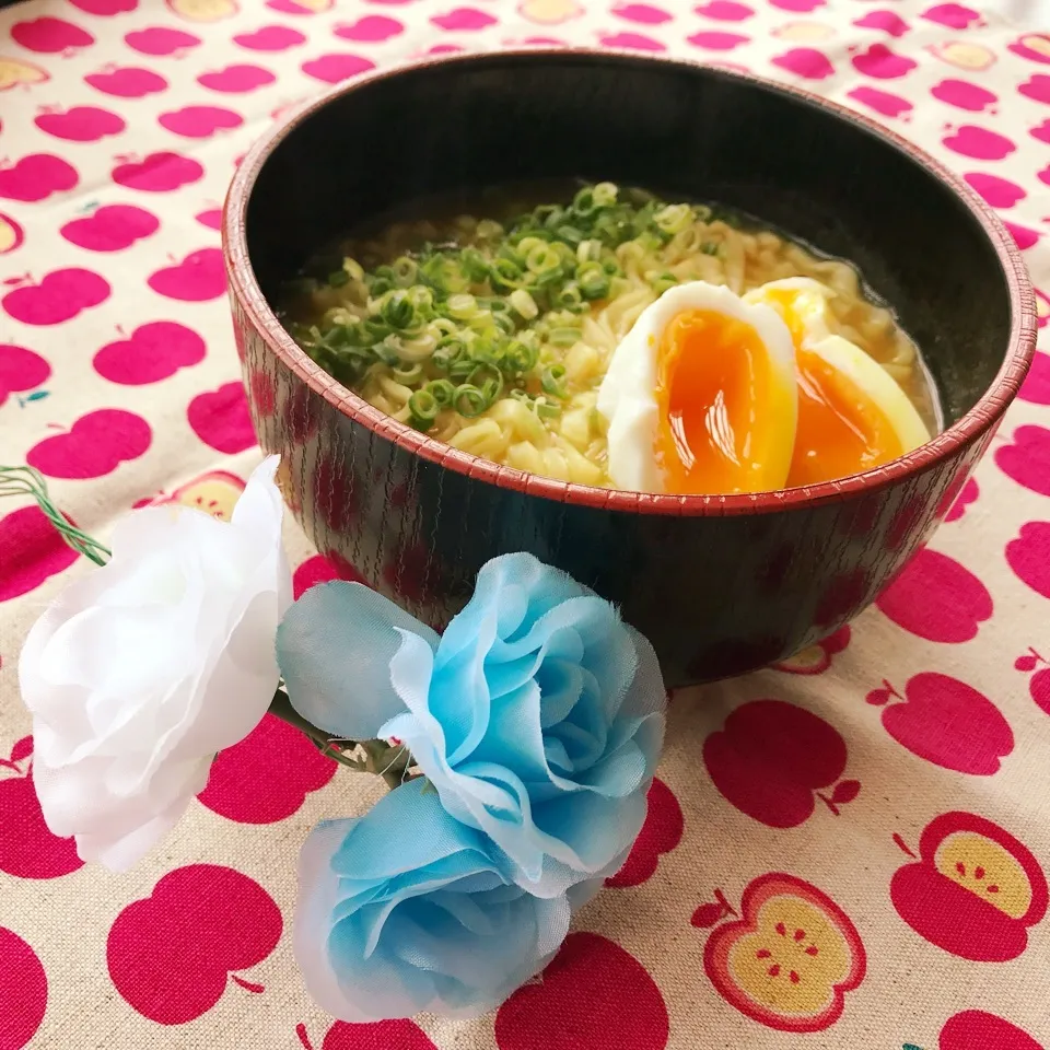 インスタントなお昼ご飯🍜カレーうどん|ビーグルさん