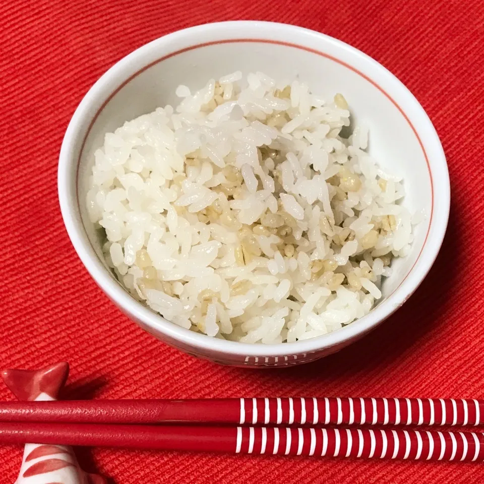 Snapdishの料理写真:もちむぎ＋白米で炊いてみました🍚|ビーグルさん