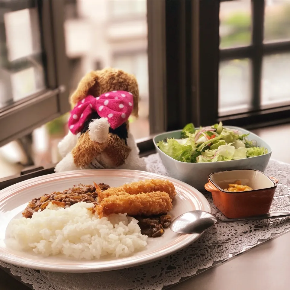 Snapdishの料理写真:キーマカレーに海老フライ乗りました〜❣️|ビーグルさん