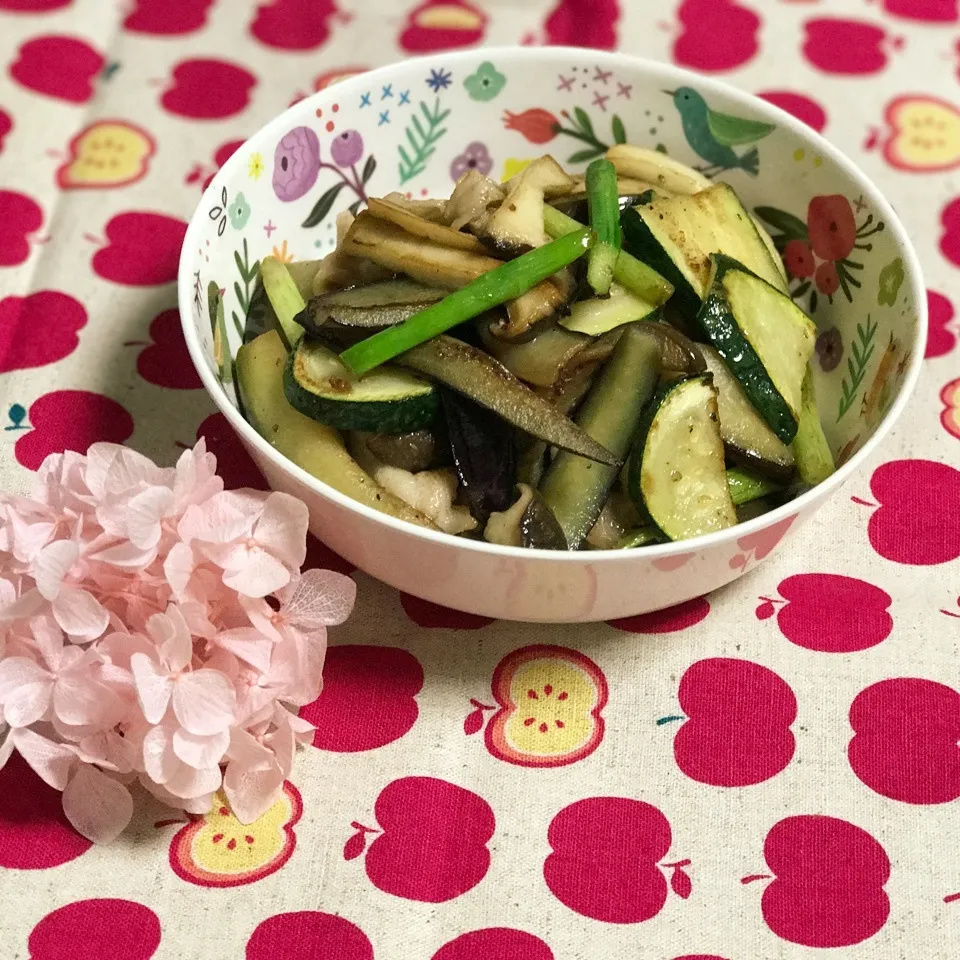 冷蔵庫の野菜お片付け炒め(≧∀≦)|ビーグルさん