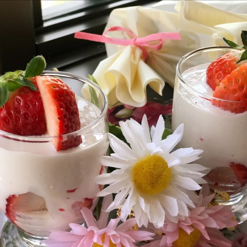 バレンタイン♡イチゴとヨーグルトの簡単デザートをパパに🍓|ビーグルさん