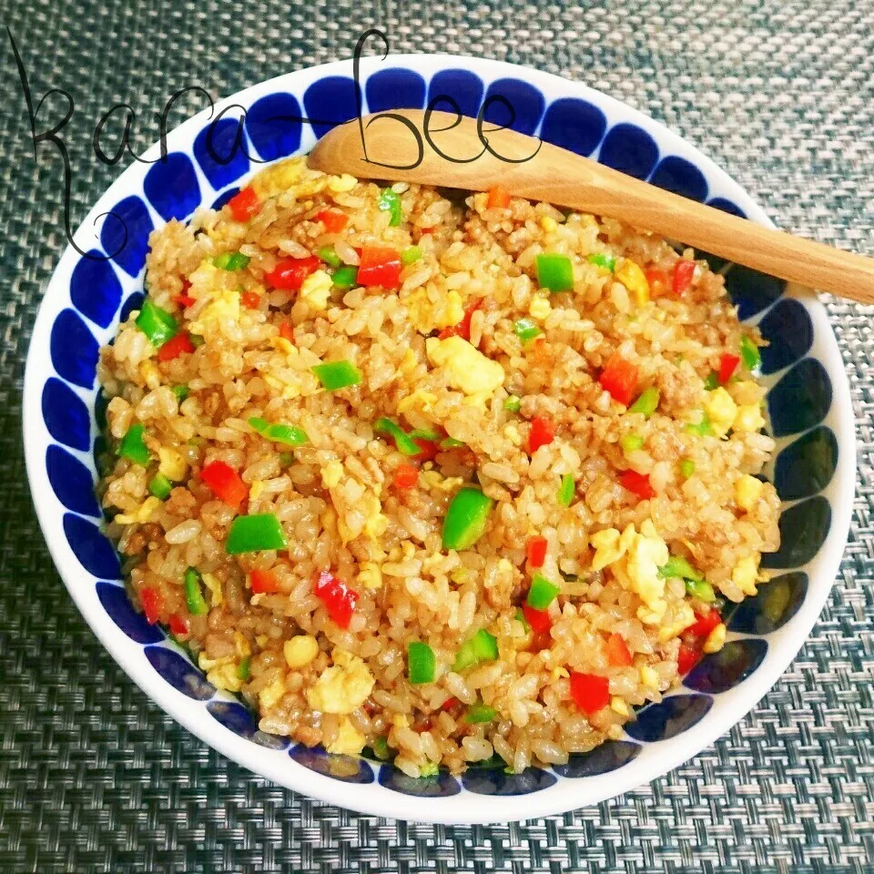 お弁当にも◎焼きそばソースマヨ旨辛そぼろ炒飯♡祝まなちゃん|からあげビールさん