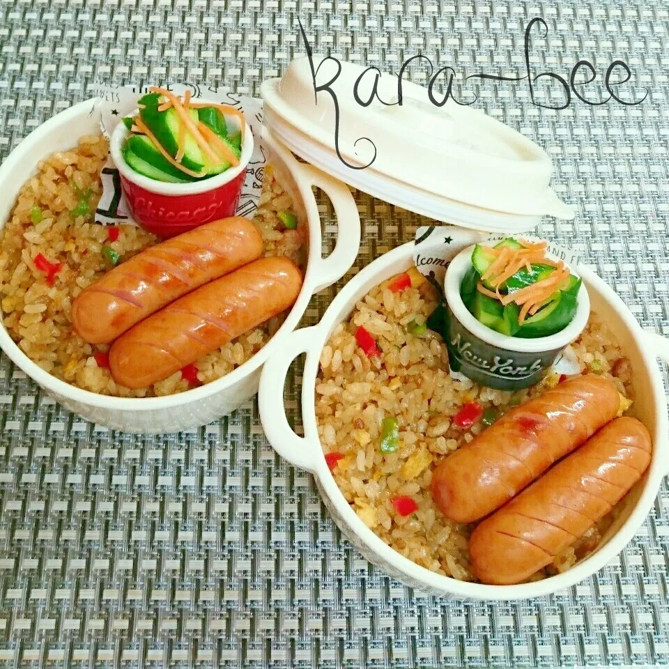 Snapdishの料理写真:母とムスコのラブラブおソロ♡具沢山ピリ辛そぼろ炒飯弁当|からあげビールさん