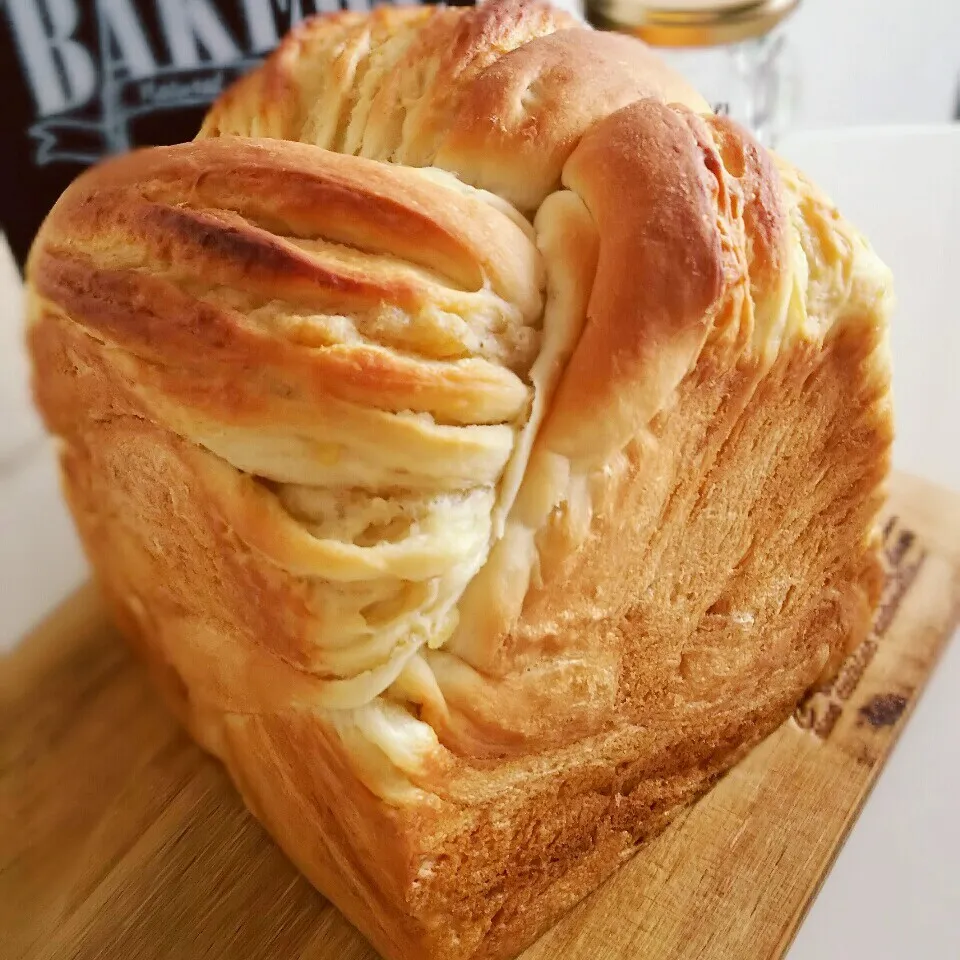 Snapdishの料理写真:マロンデニッシュ風食パン🌰|あずきさん