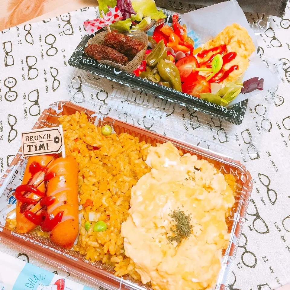 Snapdishの料理写真:旦那さん弁当☆☆炊飯器で簡単カレーピラフ弁当|Harumiさん