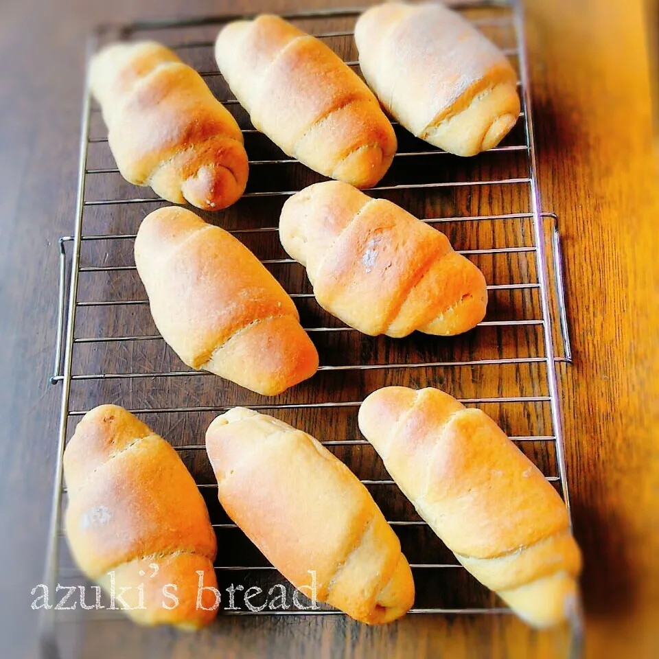 レンジ発酵生地で黒糖ロールパン🍞|あずきさん