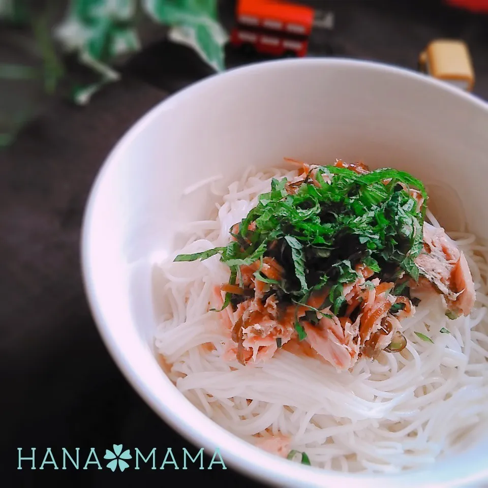 Snapdishの料理写真:まねっこ♡ツナと塩昆布そうめん|花ママさん