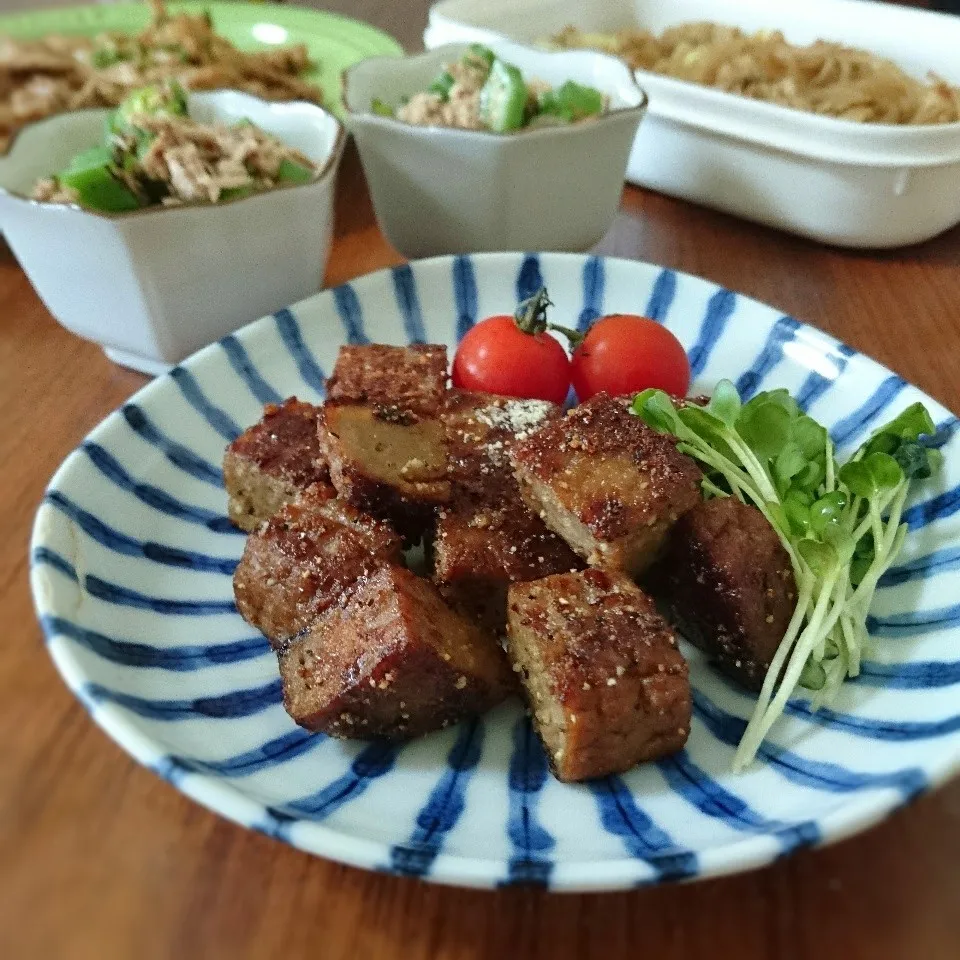 サイコロハンバーグのペッパーチーズ照り焼き|まりおさん