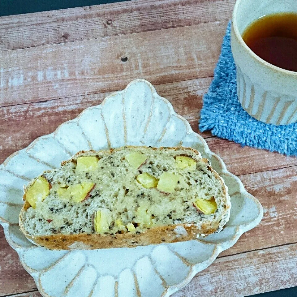 あこ天然酵母⚫黒胡麻と🍠薩摩芋のカンパーニュ|bobbinさん