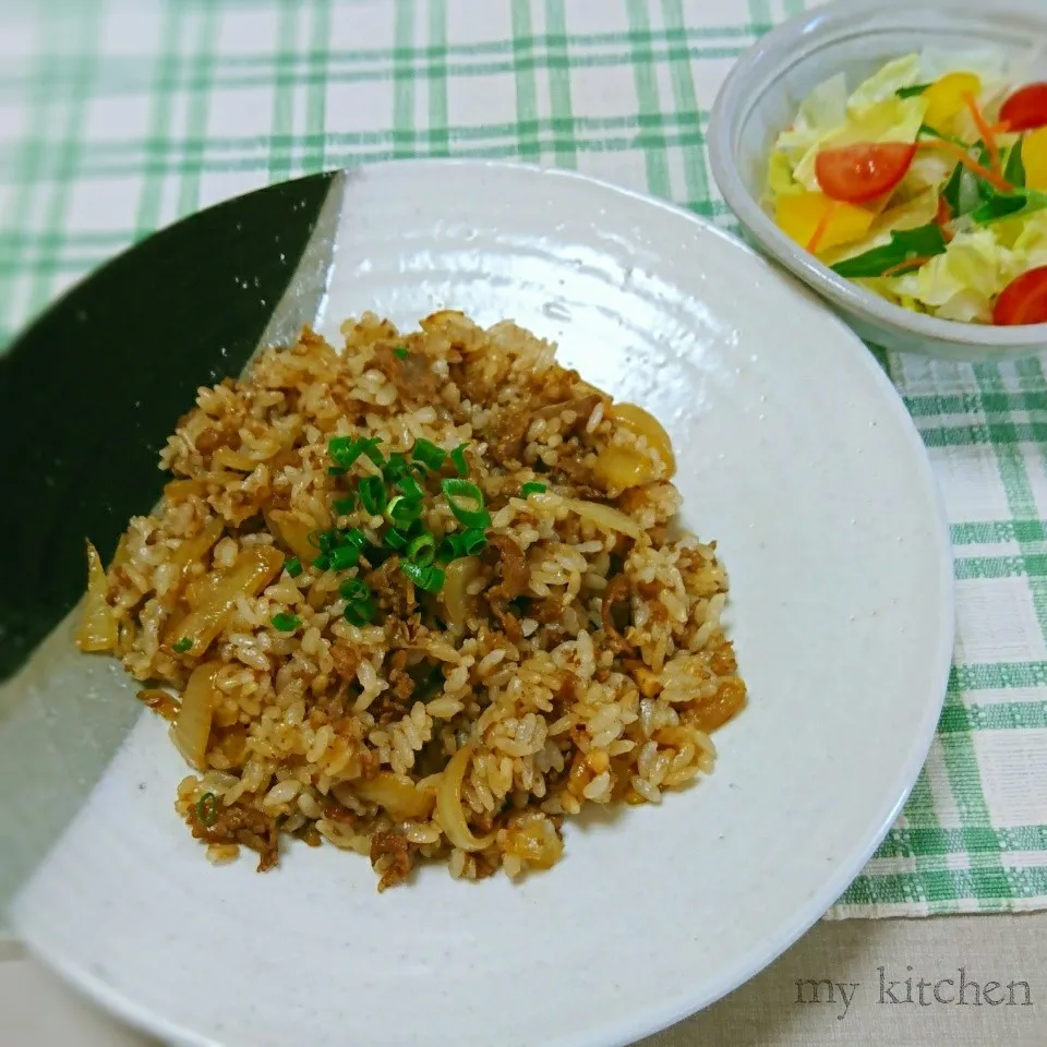 へーさんの 牛肉と玉ねぎでソース炒めごはん♪|Kaorinboさん