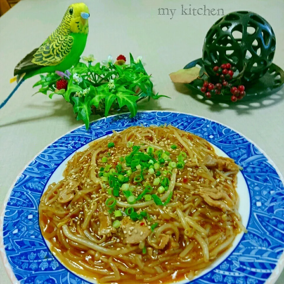 Snapdishの料理写真:からあげビールちゃんの 白滝ともやしの旨辛とろみ煮🎵|Kaorinboさん