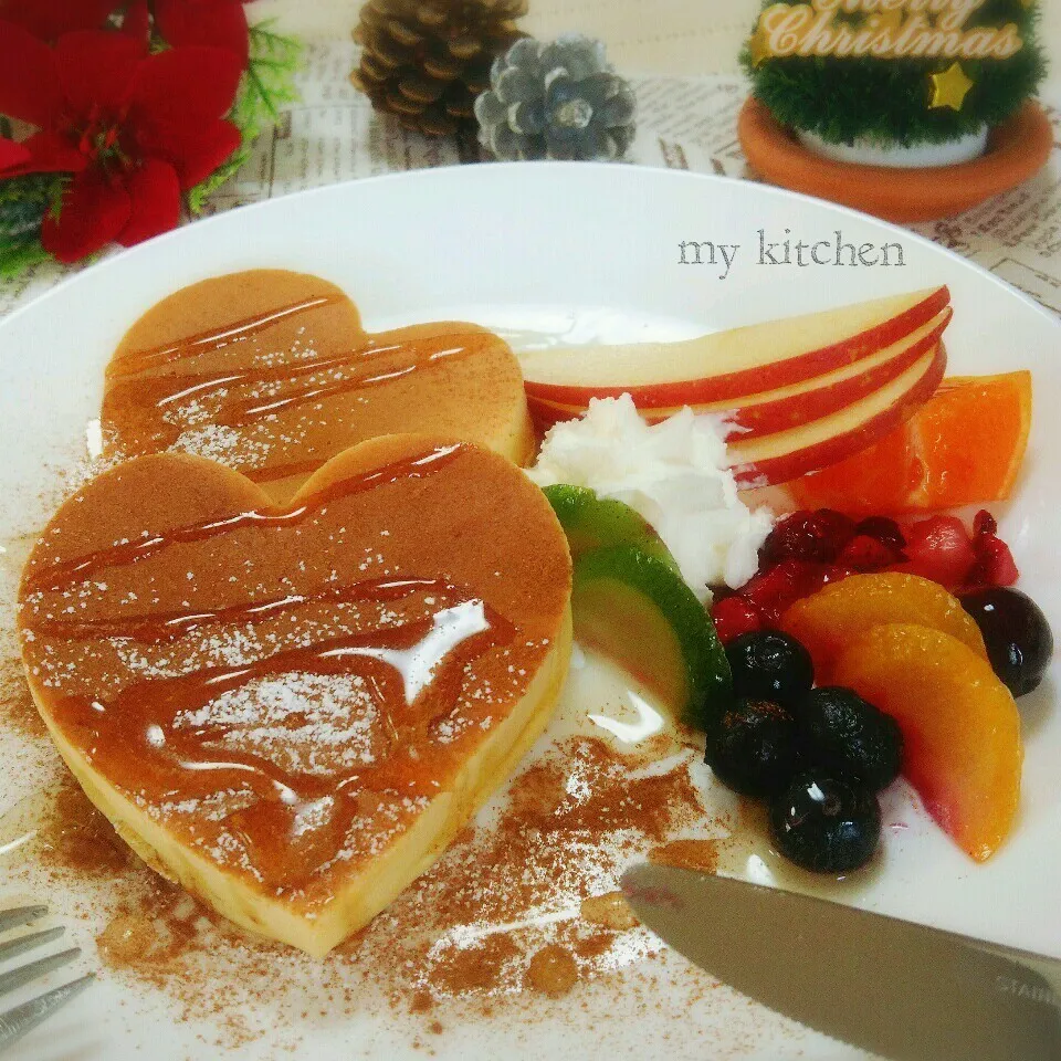 Snapdishの料理写真:みっぷーちゃん＊ハピバ～！ハートのパンケーキでお祝い♪|Kaorinboさん