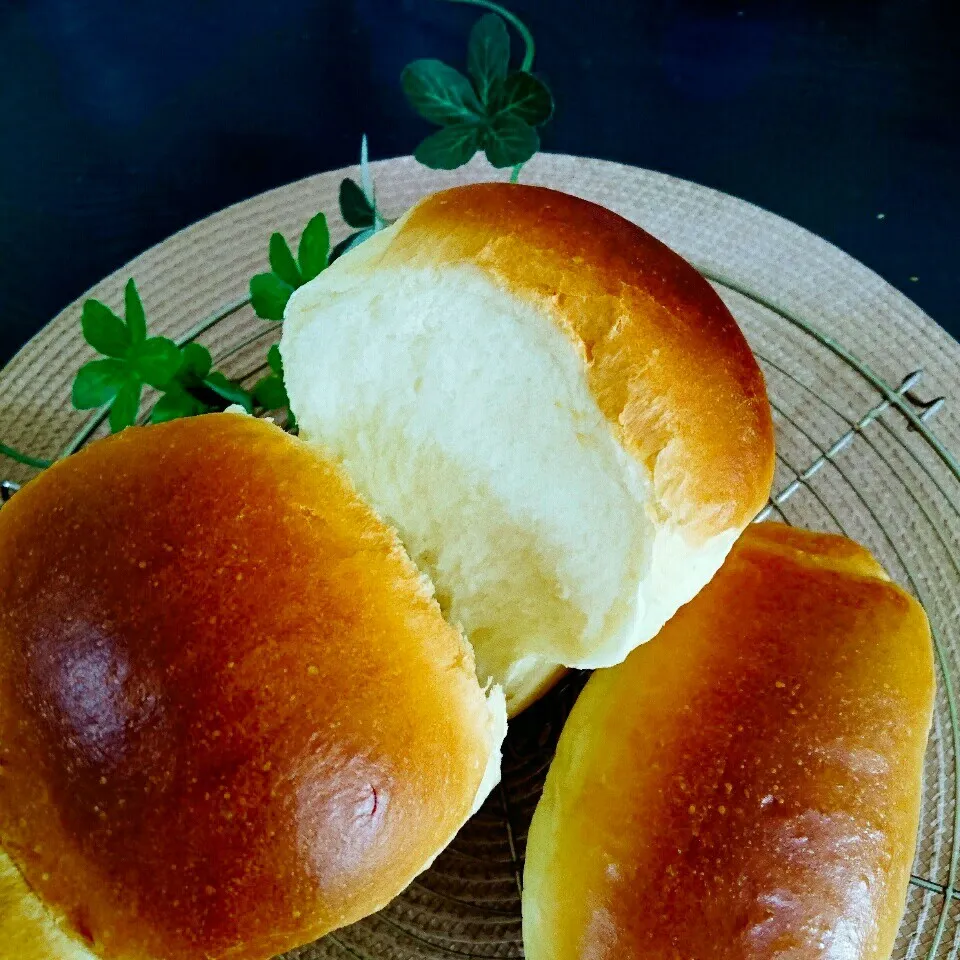 Snapdishの料理写真:ぷらっとさんのミルク風味 de しっとりソフトな食パン🍞|bobbinさん