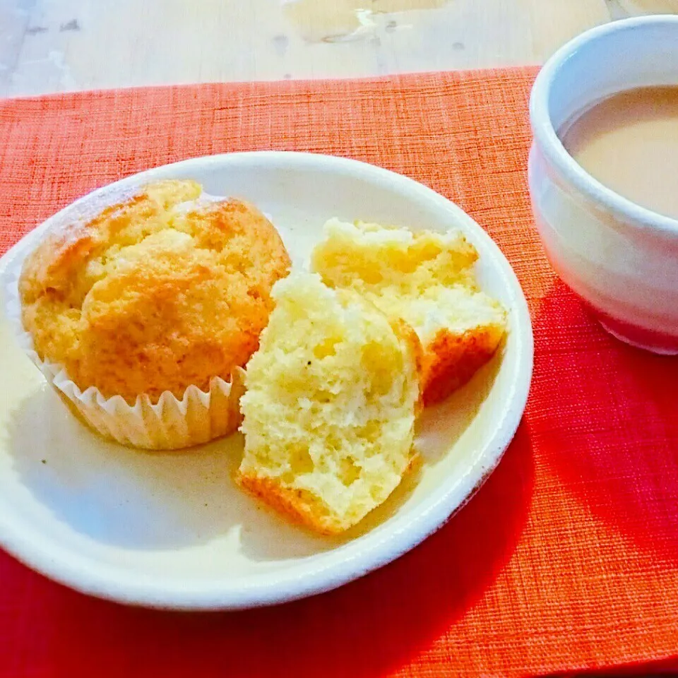 Snapdishの料理写真:焼きたて🍌ふわふわバナナマフィン🍌 de 朝ごはん|bobbinさん