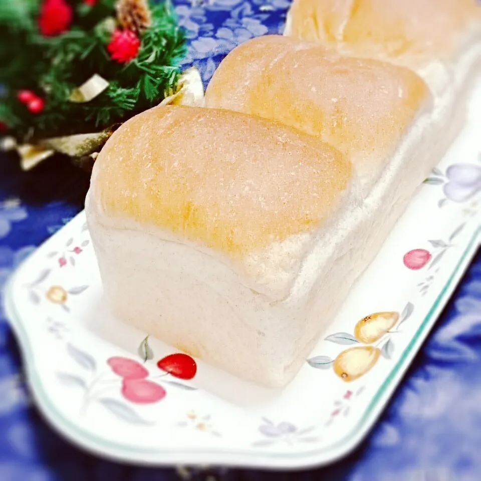 パウンド型 de とくおさんのライ麦パン🍞|bobbinさん