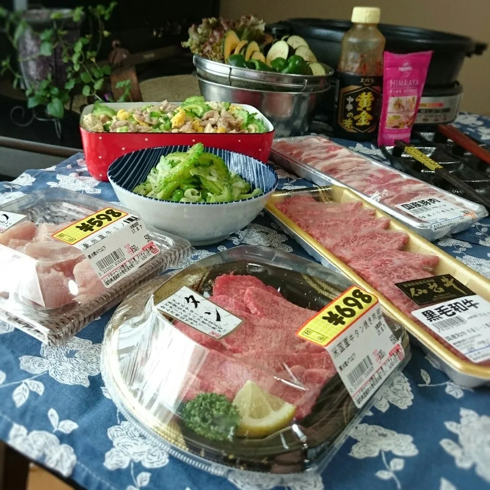 Snapdishの料理写真:家焼肉withネギ塩ゴーヤ|まりおさん