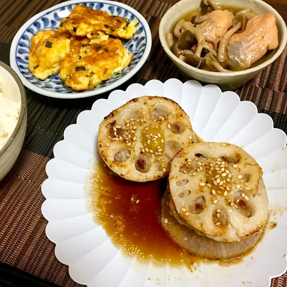 Snapdishの料理写真:蓮根と大根のはさみ焼き、はんぺん卵焼き、鮭とシメジの和風マリネ|たまさん