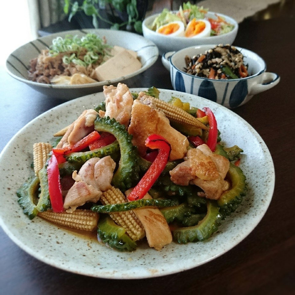 鶏とゴーヤの黒酢中華炒め