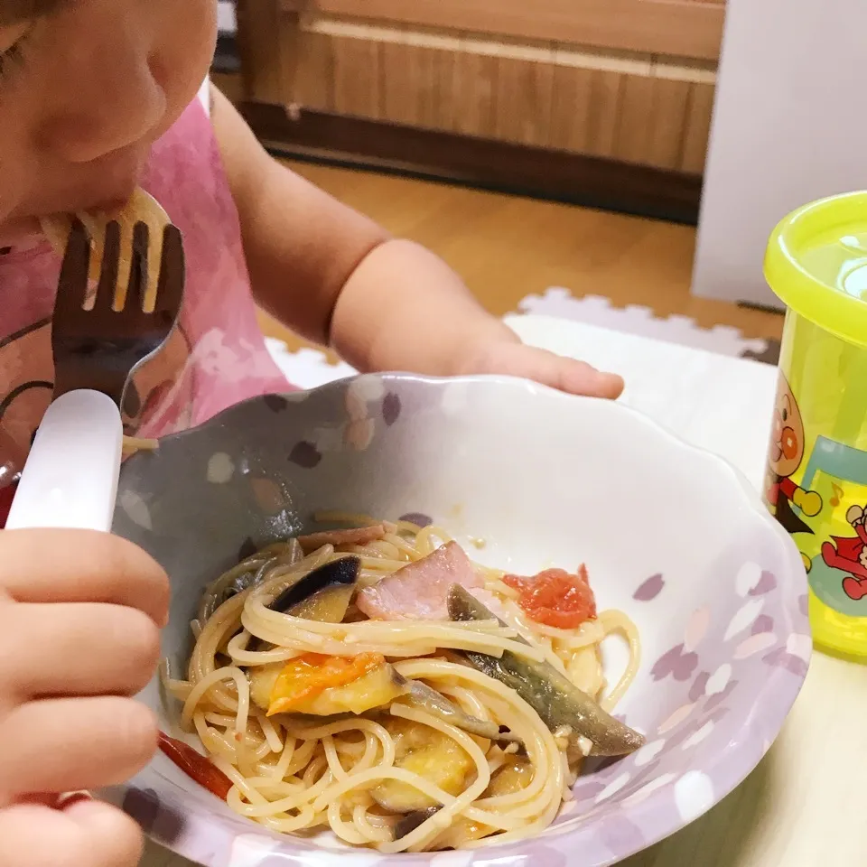 まねっこ★ワンパン茄子とベーコンとチーズのトマトソースパスタ|このみんさん