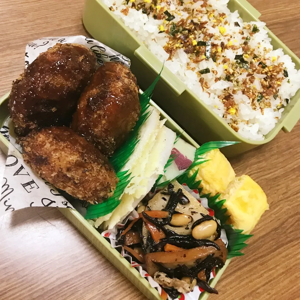 Snapdishの料理写真:中3男子弁当♡メンチカツ|utaさん