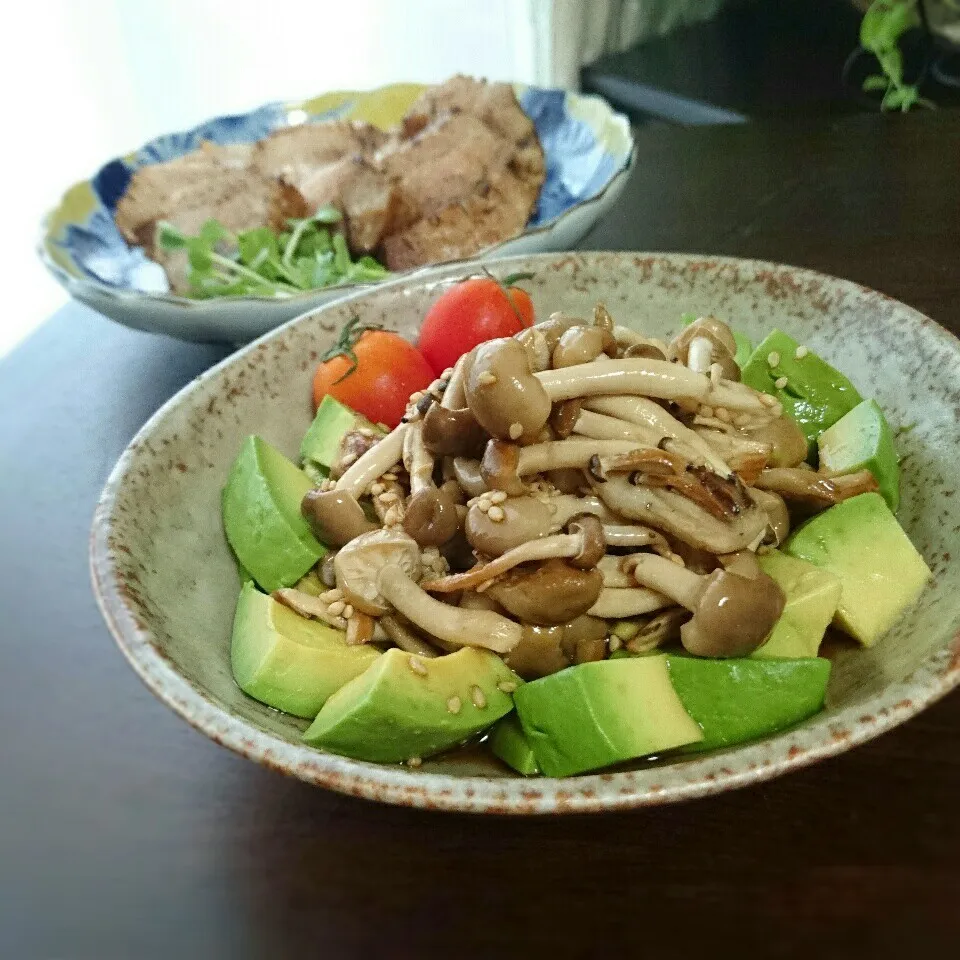 わさび醤油ドレッシングでアボカド&焼きしめじ|まりおさん