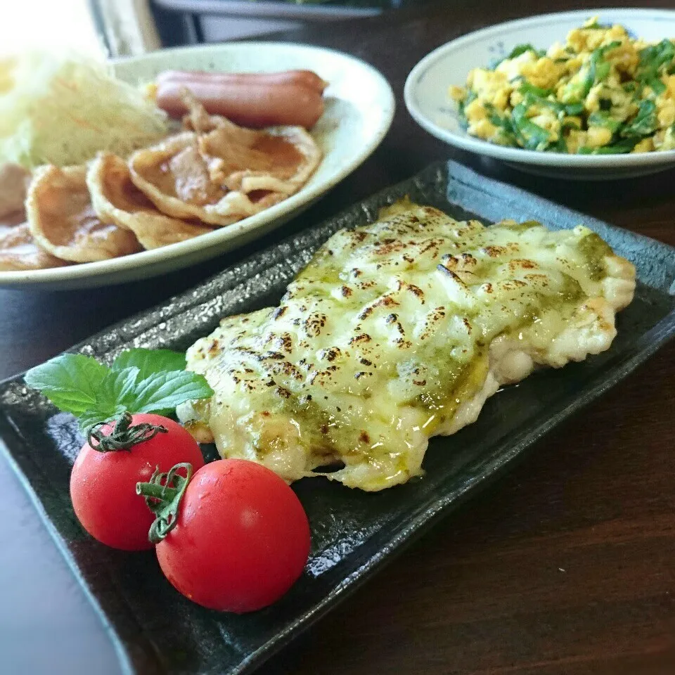 Snapdishの料理写真:鶏胸肉のバジルチーズ焼き|まりおさん