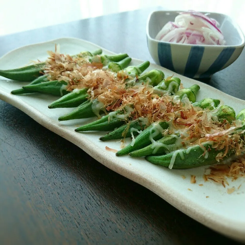 ぶっかけおかかオクラチーズ焼き|まりおさん