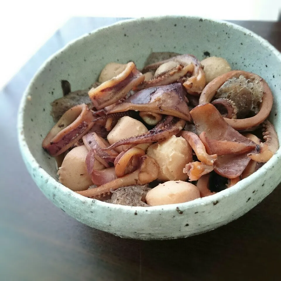 イカと里芋と凍みこんにゃくの煮物|まりおさん