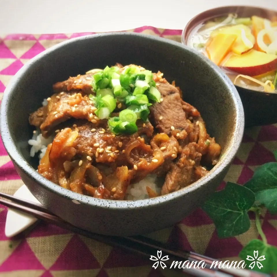 Snapdishの料理写真:肉味噌丼です(^^;;からちゃん1500投稿おめでとう✨✨|まなまな♡さん