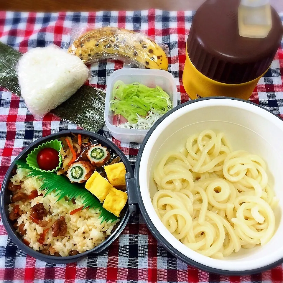 Snapdishの料理写真:サッカー弁当|あっつさん