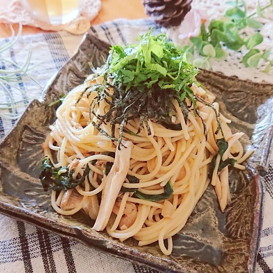 まなまなちゃんのツナとシメジの和風パスタ♪|とまと🍅さん