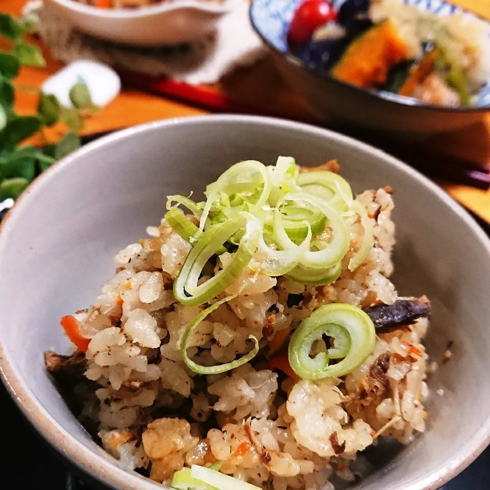 からたんの☆鯖味噌缶で炊き込みご飯🎶|とまと🍅さん