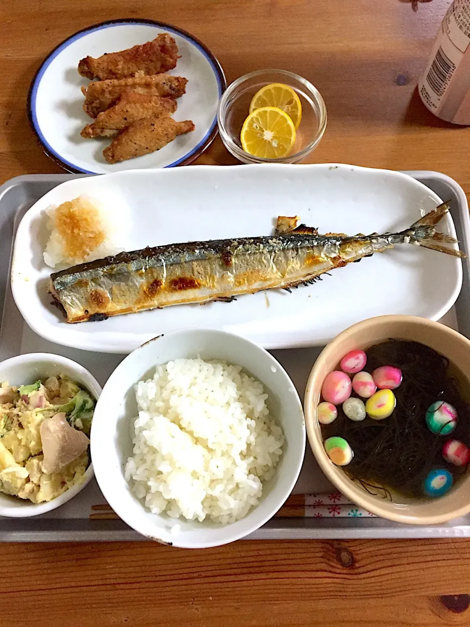 晩ごはん。秋刀魚、ポテトサラダ、もずくスープ。|みぽさん