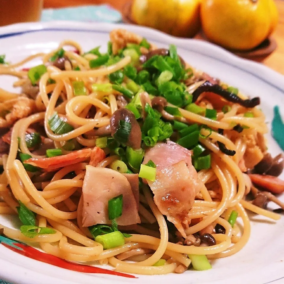 かおちゃんのお揚げさんとベーコンの和風パスタ♪|とまと🍅さん