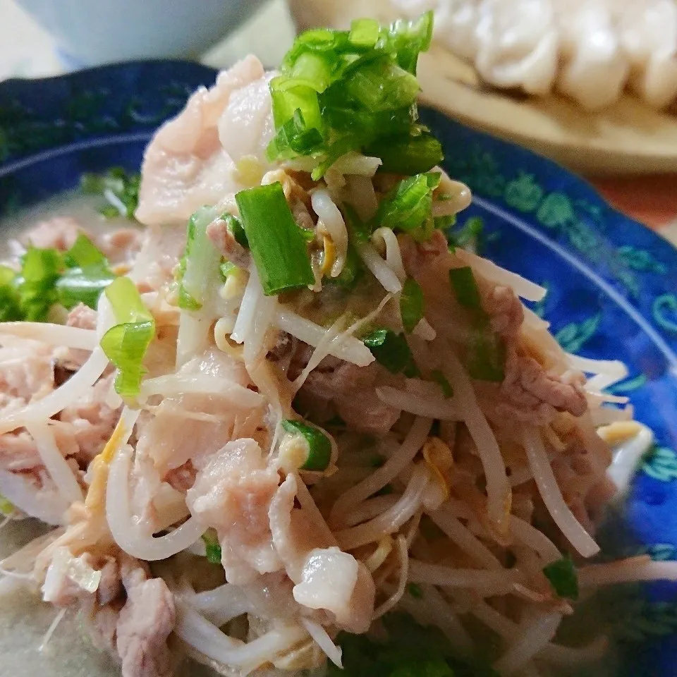 Snapdishの料理写真:あずみつさんの☆豚骨ラーメン風もやし炒め～(*´ω｀*)♪|とまと🍅さん