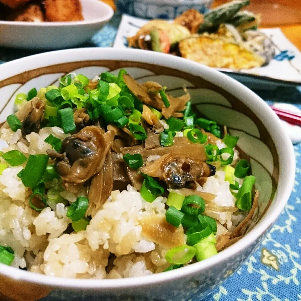 かおちゃんさんの☆あさりとごぼうの時雨煮で混ぜご飯♪|とまと🍅さん