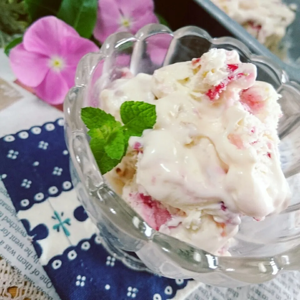 🍓ストロベリーショートケーキ風アイス🍓|とまと🍅さん